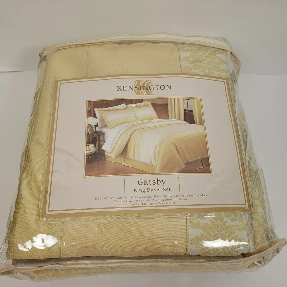 New In Package Kensigton King Size Gatsby Duvet Cover Set - Cream Gold 3 PIeces